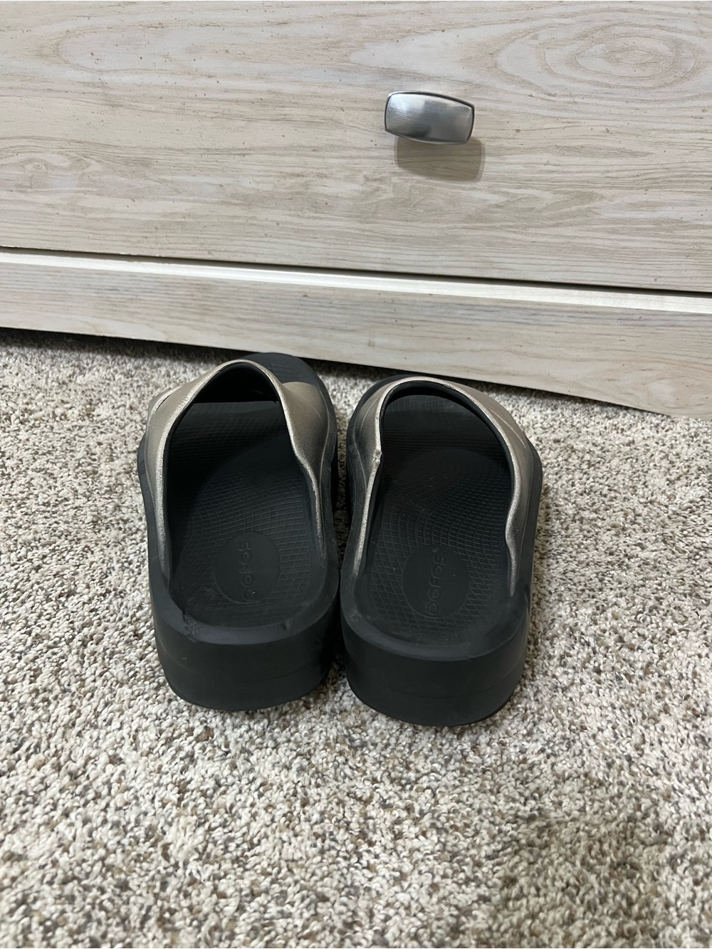 Oofos Oomega Ooahh Luxe Recovery Slide Sandals View 4